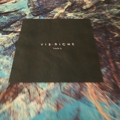 Vie + Riche Paris Abstract Color Camo Print Polyester T-Shirt Size Medium mlm