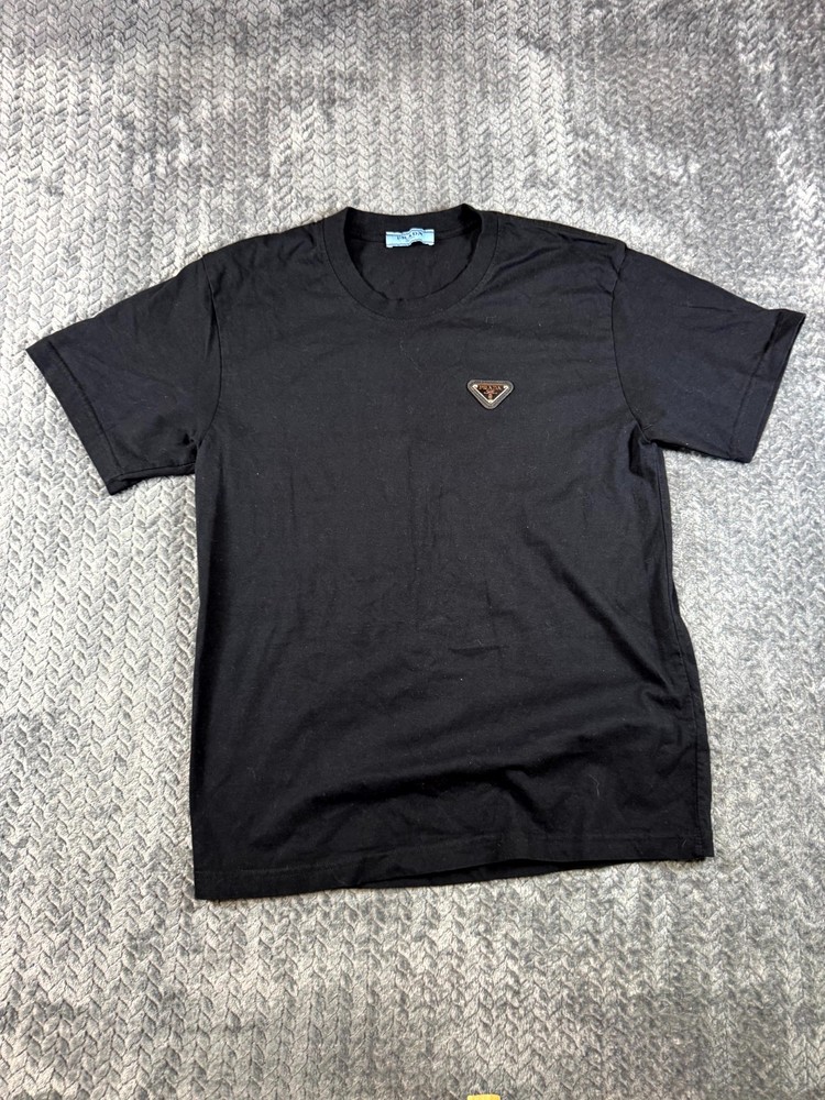 Prada Milano T Shirt Mens Small Black Crew Neck Enameled Metal Triangle Logo