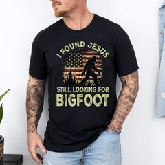 I Found Jesus Still Looking Bigfoot Funny Summer Christian Unisex T-Shirt