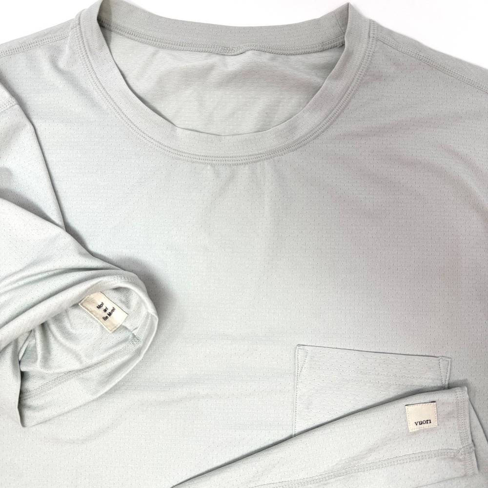 Vuori Mens Large Performance T-Shirt Light Grey Short Sleeve Chest Pocket