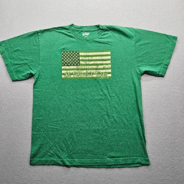 St. Patrick’s Day Men’s Large Green American Flag Short Sleeve T-Shirt