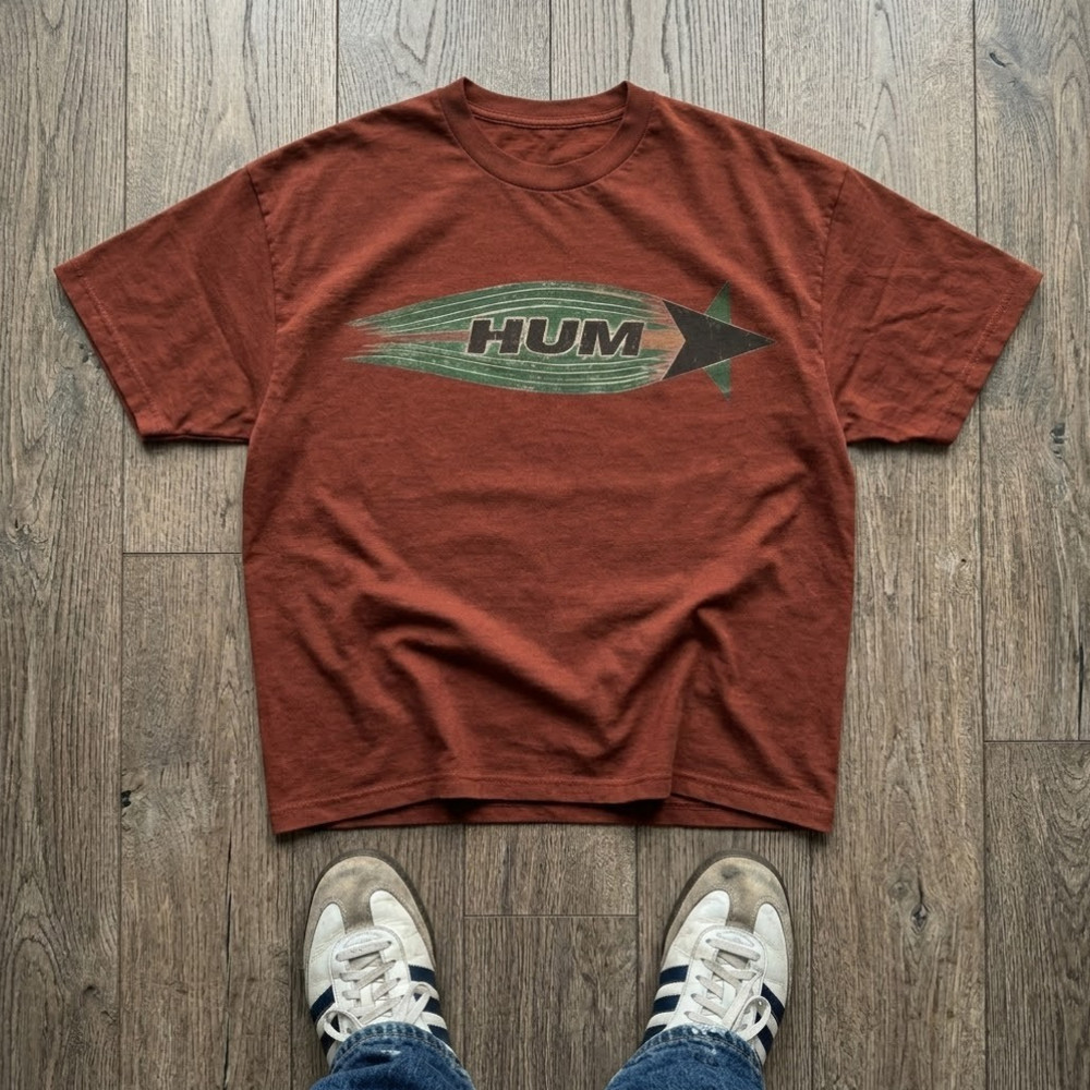 HUM Graphic Logo T-Shirt Rust Red Short Sleeve Casual Y2K Streetwear Tee