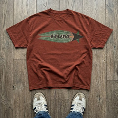 HUM Graphic Logo T-Shirt Rust Red Short Sleeve Casual Y2K Streetwear Tee