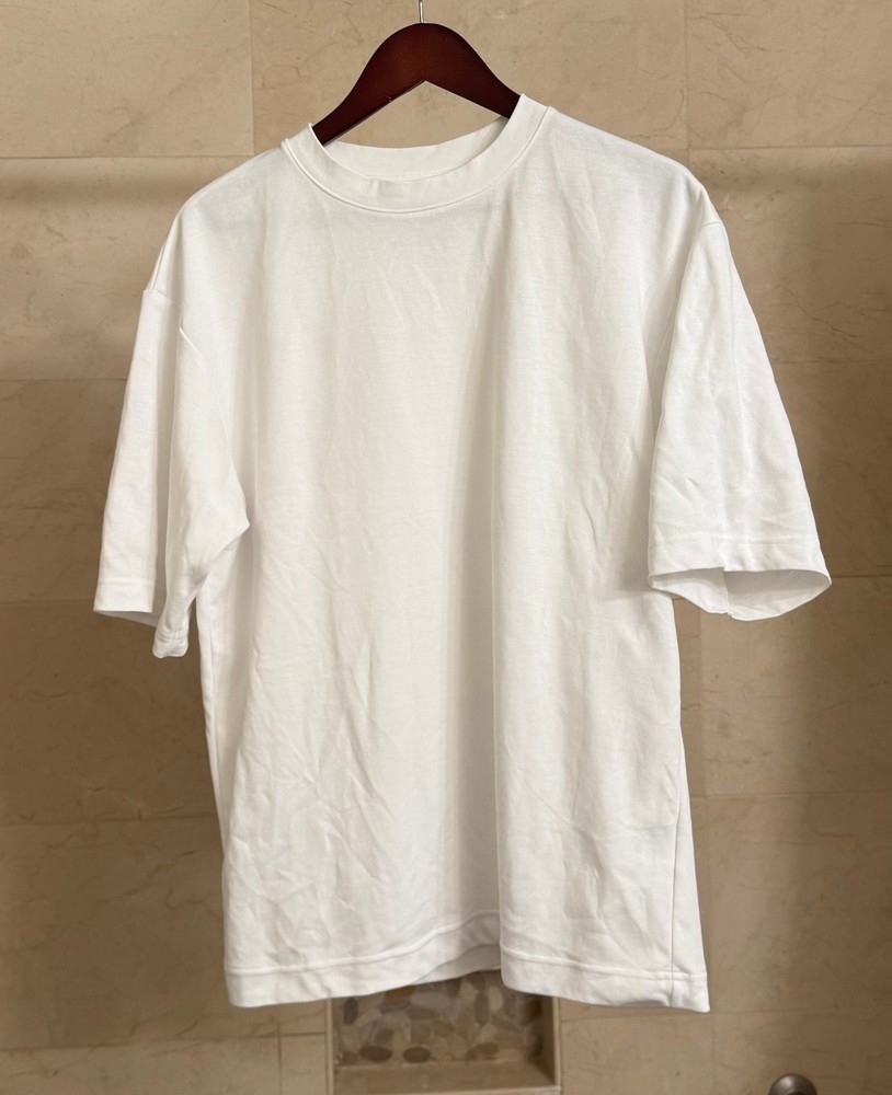 Uniqlo U Airism oversized half sleeve white t-shirt, size M, good condition