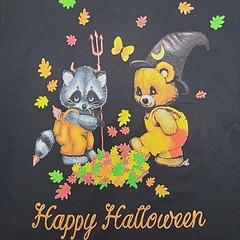 VTG Halloween Shirt Womens M Black Bear Raccoon Fall Leaves Cute Made In USA
