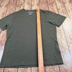 Banana Republic Eco Premium Wash T Shirt Mens Medium Green V Neck Short Sleeve
