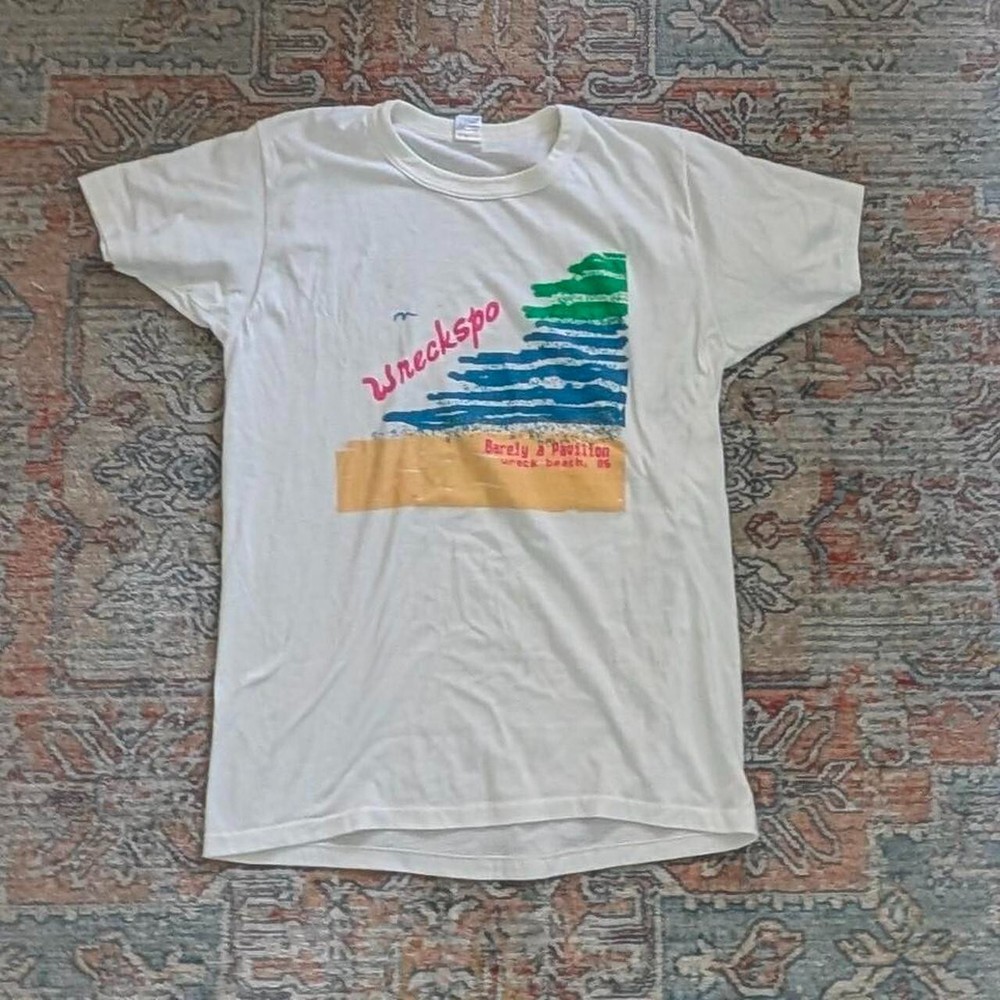 1980’s Tourism Wreck Beach shirt. Size L, fits true to size. Made in Canada.