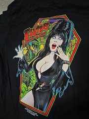 ELVIRA House Of Horrors 2022 Queen B Loot Crate T-Shirt Men’s Size XL (Elvira)