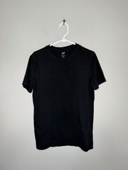 Men’s Gap Tee Shirts – 6 Tees – Assorted Colors – Size Small