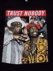 NEW- BIGGIE & 2PAC – TRUST NOBODY – T-SHIRT