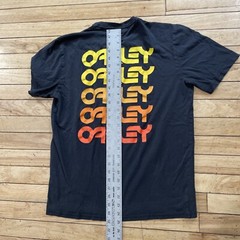 OAKLEY T Shirt Men M Black Orange Yellow Spellout Grunge Custom Sports Tee 38″