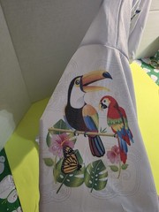Unixes Multicolor T Shirt Sz. M Natural Honduras Parrot Birds. C.60.