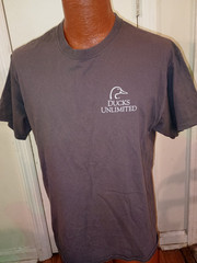 Ducks Unltd. Everything a Sportsman Need Men’s Medium Gray Short Sleeve T-Shirt.