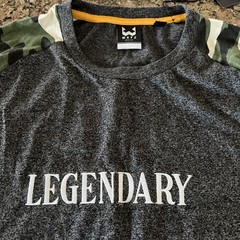 Men’s “LEGENDARY” Graphic T-Shirt – Camo Sleeves – Size XL