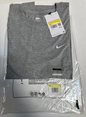 Nike Men’s Sportswear Embroidered Swoosh T-shirt Gray-Small