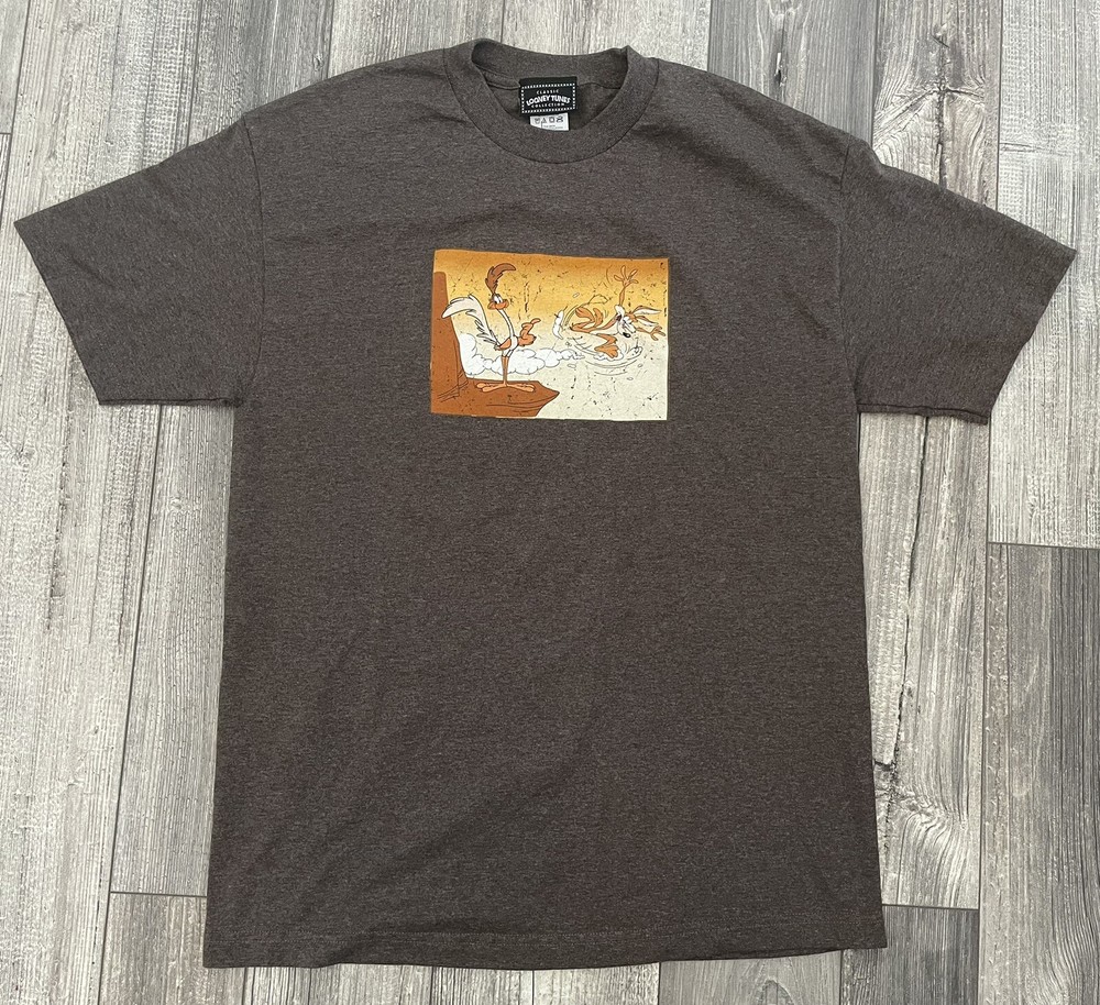 Looney Tunes T Shirt Mens Size Large Classic Collection Roadrunner Wile E Coyote