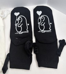 2 Pairs Holding Hands Socks, Magnetic Penguin Couple NEW