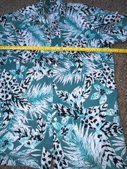 Hawaii Blues Hawaiian Shirt Men’s L Aqua White Black Floral Aloha Button Up
