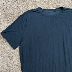 Vuori Strato Tech Tee Shirt Mens Size XL Navy Lightweight Stretch Crew Neck V126
