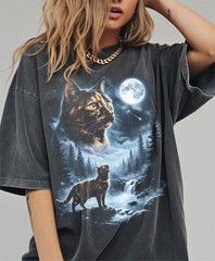 Tortoiseshell Cat Howling at Moon Shirt Funny Tortie Halloween Gift