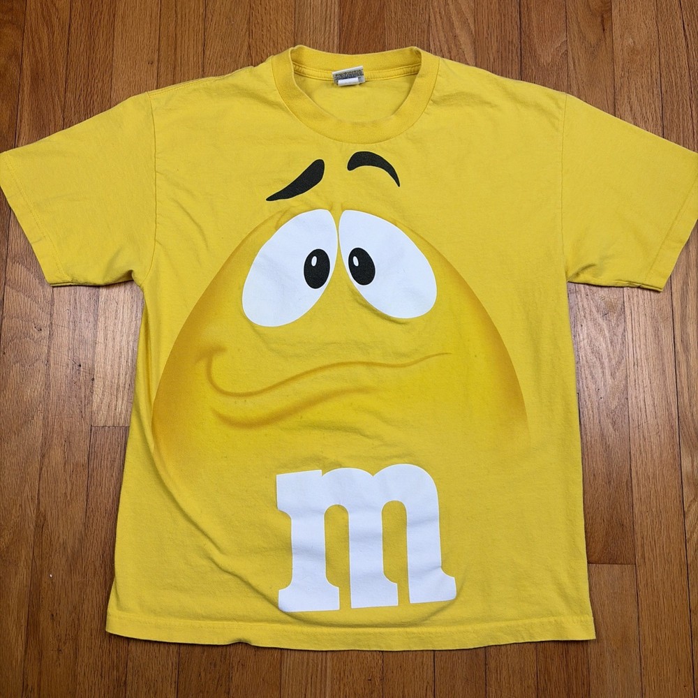 2009 M&Ms Yellow M&M Graphic T Shirt Size Large All Over Print AOP Short Sleeve