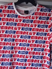 Oakley Shirt Mens Medium Red Blue Allover AOP USA Custom Fit Graphic 90s Vintage