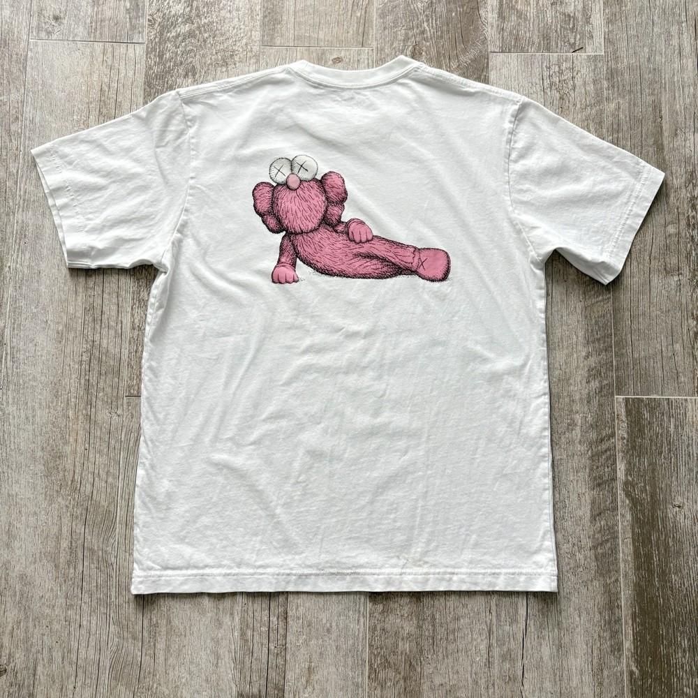 KAWS x UNIQLO UT Graphic T-shirt Mens Size Small XX Logo Short Sleeve Unisex Tee