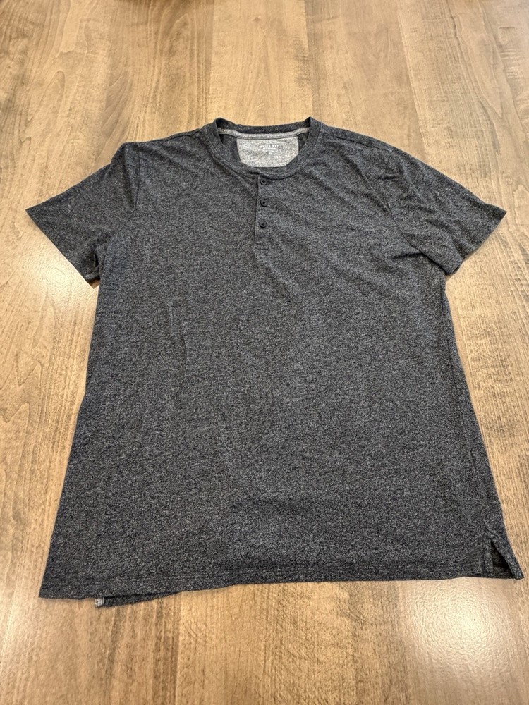 Banana Republic Men’s Quick-Dry Henley T-Shirt Size X-Large