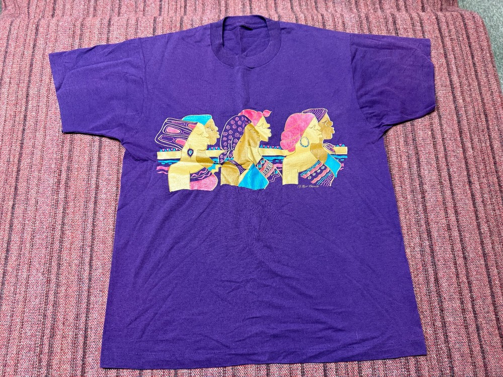 MENS USED VINTAGE 90S SINGLE STITCH AFICAN WOMEN PURPLE ART SHIRT SIZE XL