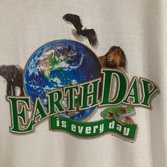 Gildan Earth Day 2008 Shirt Adult L Animals Lion Frog Nature Art Outdoors Tee