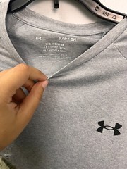 Under Armour Tech 2.0 Men’s Grey w/ Black Short Sleeve Shirt Loose Fit Sz Small