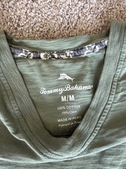Tommy Bahama Men’s Solid V-Neck SS Cotton Knit Marlin Logo Tee M Black Green