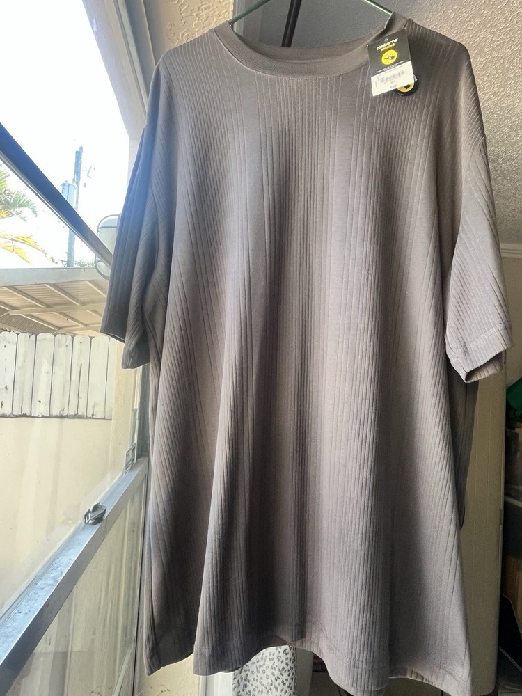 Claiborne Men’s Gray Ribbed Shirt NWT Size XLT Short Sleeve Moisture Wicking