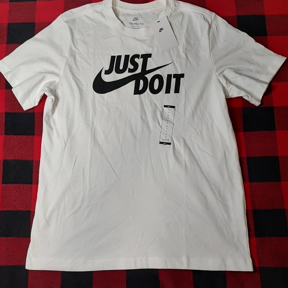 Nike – The Nike Tee – Men’s Size Large – AR5006-100 – MSRP $30.00