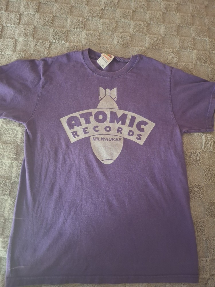 Vintage 1990s Atomic Records Milwaukee WI Bomb Logo T-Shirt Men’s Purple/Sliver