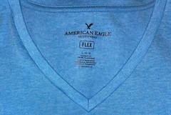 LOT OF 3 AMERICAN EAGLE MENS T-SHIRTS, 1 V-NECK & 2 CREW NECK SHIRTS SZ LARGE