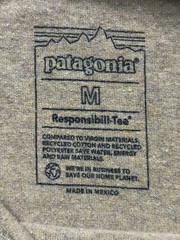 Patagonia Yellow T-Shirt Men’s Large Short Sleeve Graphic Logo Tee