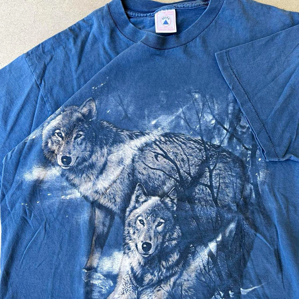 Vintage Mid 90s Wolves In Forest Nature Single Stitch Graphic Tee. Size L