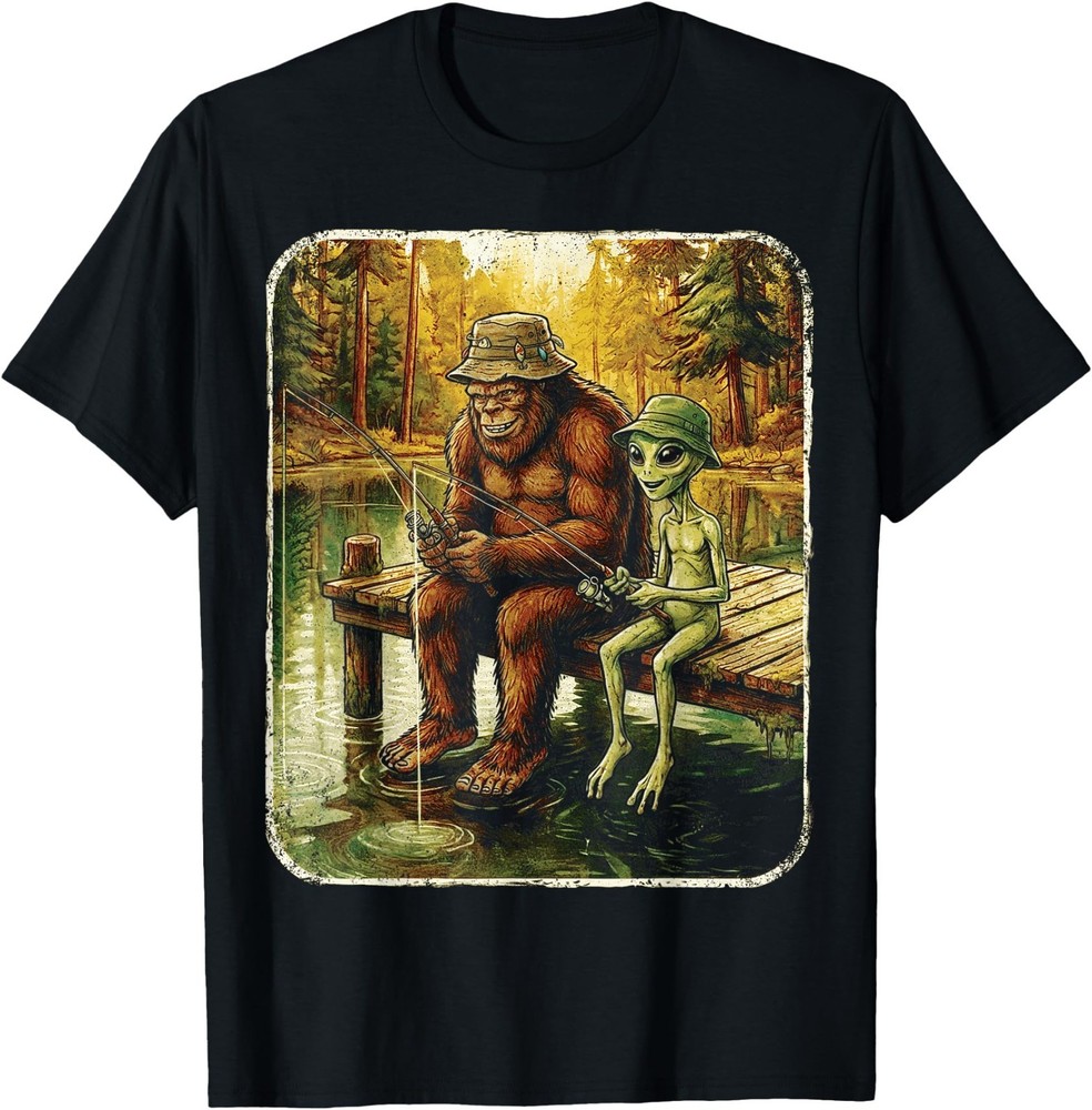 Bigfoot Alien Fishing Funny Men UFO Sasquatch Lovers Camping T-Shirt