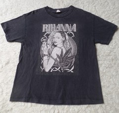 Rihanna t shirt