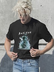Vintage “Antique” T-Shirt with Elegant Statue Design. Stylish Unisex Retro Tee