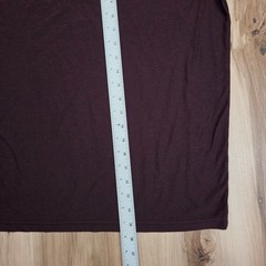 Vuori Strato Tech T-Shirt Mens M Maroon Plum Short Sleeve Performance Tee