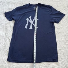 MLB Genuine Merchandise New York Yankees Logo Blue Graphic T-Shirt Men Large EUC
