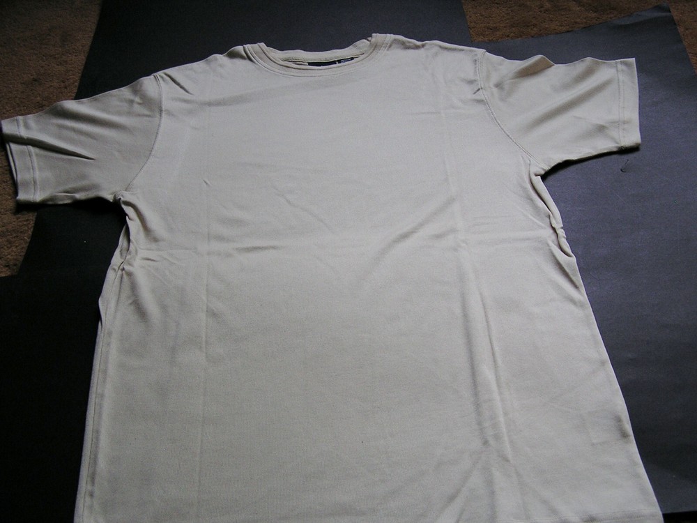 Stafford T with very nice neck and silky material – size medium