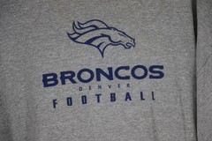 Team Apparel Men’s Size XL Denver Broncos Crewneck Long Sleeve Shirt Gray