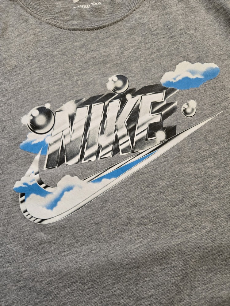 Nike Max90 Graphic T-Shirt Gray Airbrush Spray paint Mens S FZ7968-063 GreyHeath