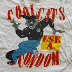 VTG 80’s COOL CATS USE A CONDOM SINGLE STITCHED WHITE T-SHIRT FITS M