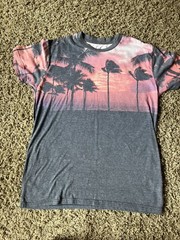 Body Glove Tshirt. Men’s Small. Tropical Sunset. Palm trees. Beach Short Sleeve