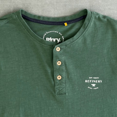 Refinery T-Shirt Mens Large Green Henley Raw Hem Tee Casual Outdoors Streetwear