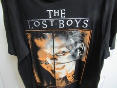 OLD NAVY THE LOST BOYS (HORROR MOVIE) MENS LOGO T -SHIRT SZ SMALL